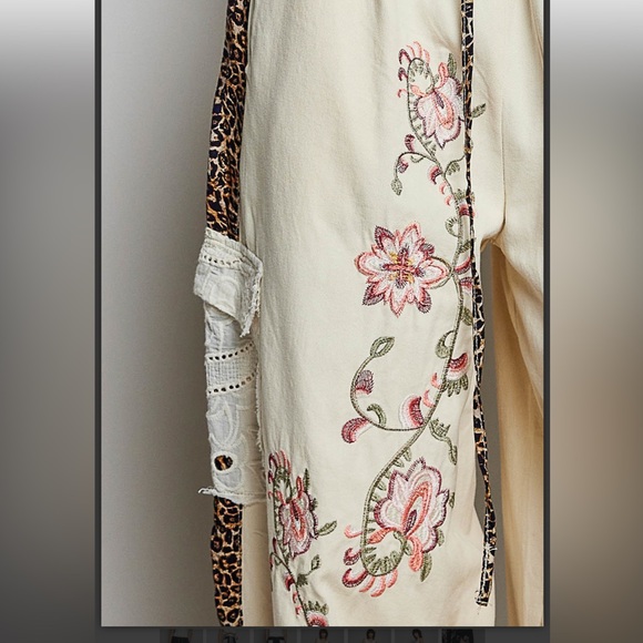 POL. Floral Embroidered Patchwork Pants - Picture 4 of 7
